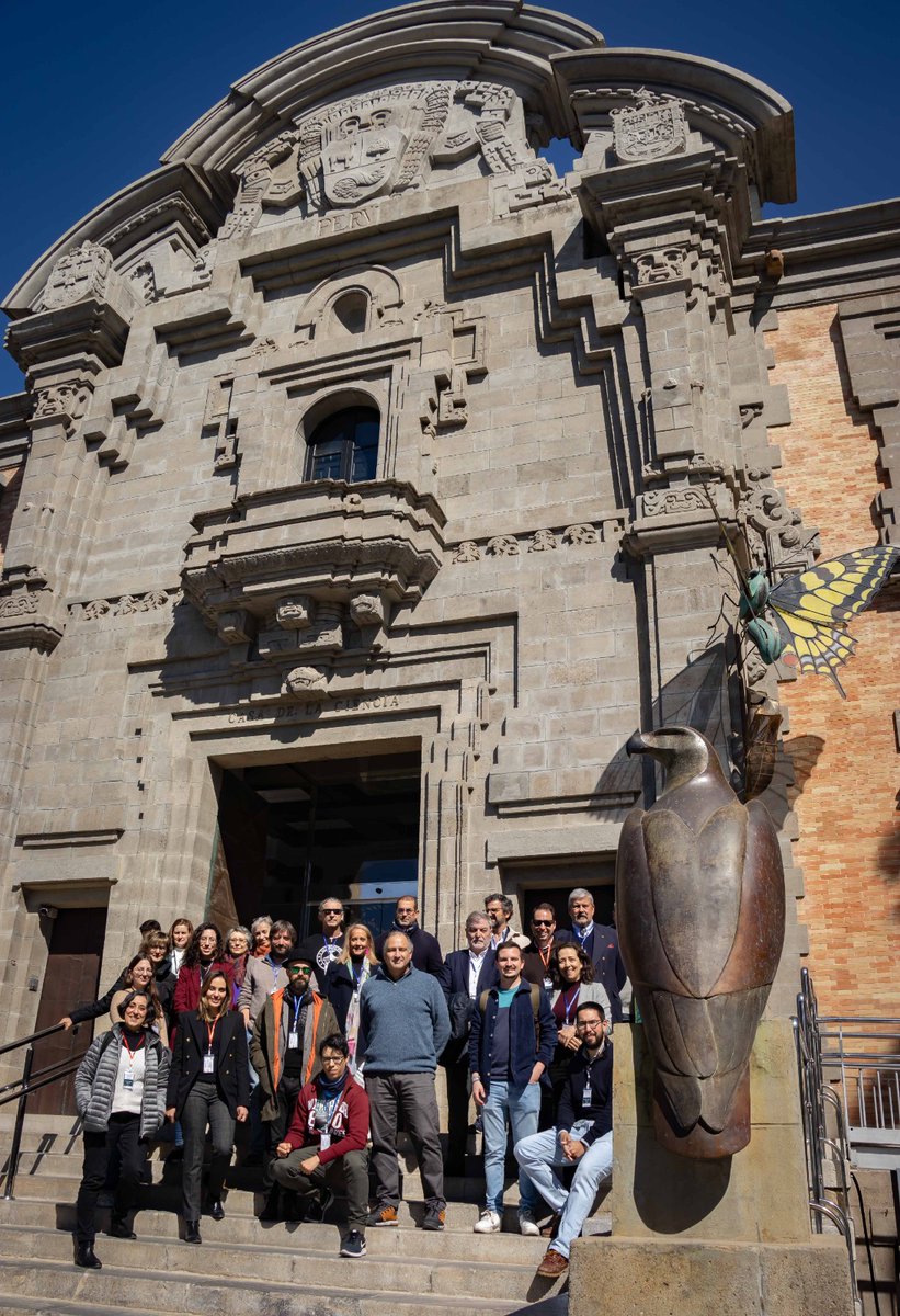 J_MartinezFrias's tweet photo. Foto de grupo, hoy. #Sevilla @microceno https://t.co/WZ9B60ZkZn