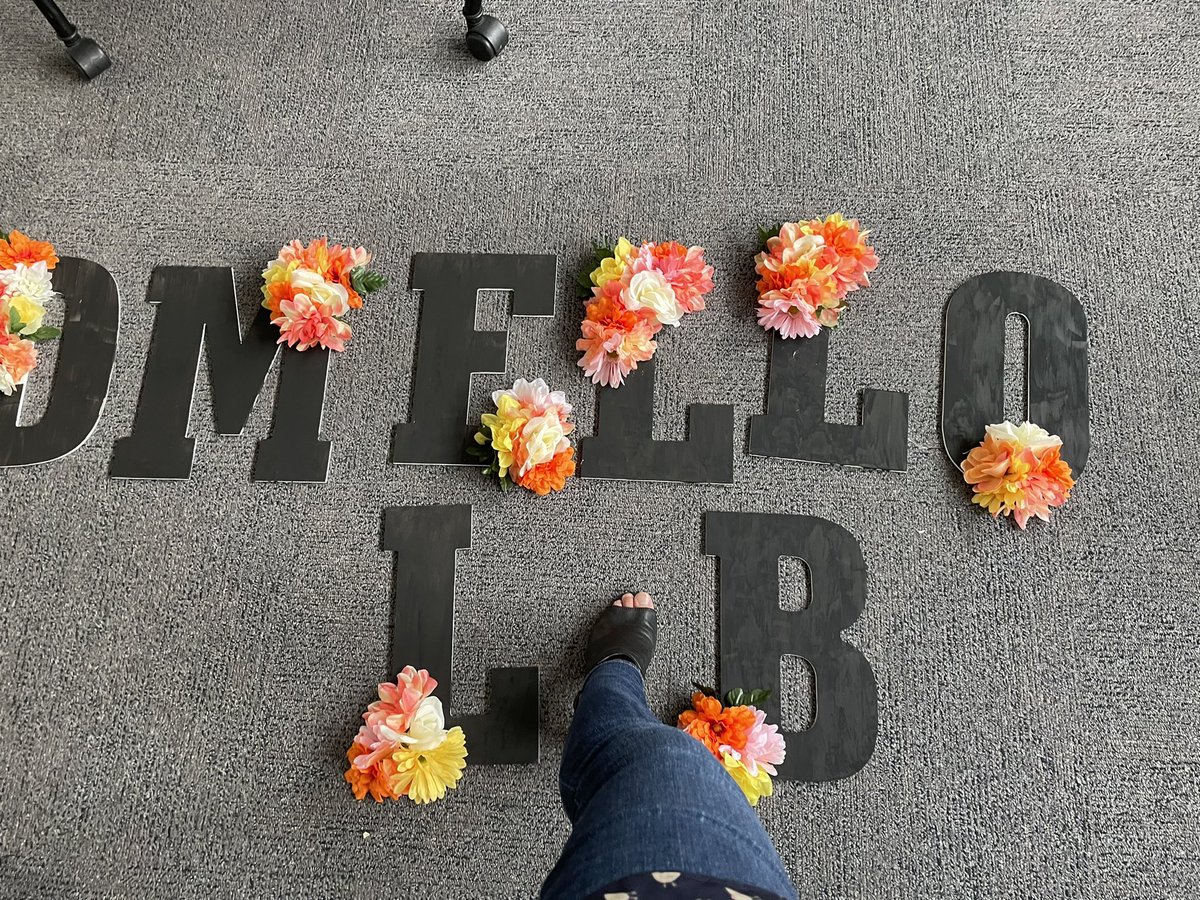aniladmello's tweet photo. Lab ladies who craft 🌸💐 https://t.co/dWlDs0RqlP