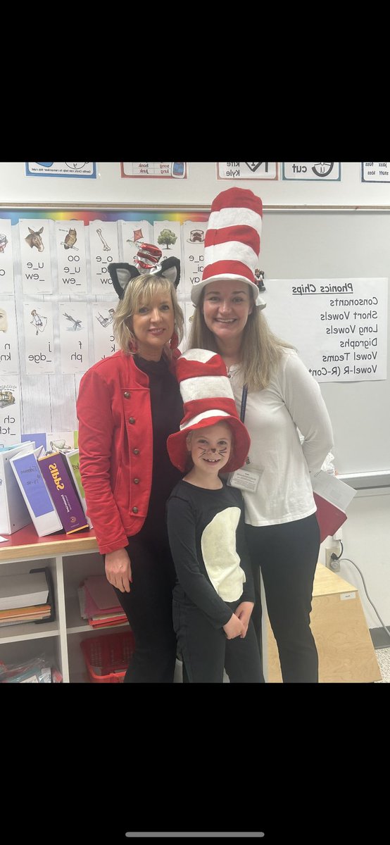 Reading is magic! ❤️📖#ReadAcrossAmerica #EllRayJakesisMagic <a href="/HAQuinn_VB/">Heather Quinn</a> <a href="/KarenKagel/">Karen Kagel</a> <a href="/NewCastleES_VB/">New Castle ES</a> <a href="/dragon_pta/">Dragon PTA</a>