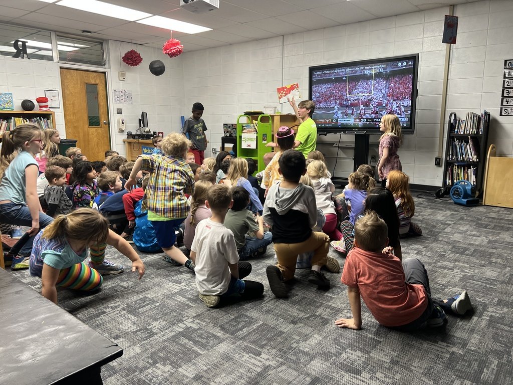 GR8Day2BaPirate's tweet photo. So thankful for the Razorback Athletes reading to our little pirates this week! Cam Little, Cam Ball, Chenise Delce, TJ Metcalf and Carson Dean were on-site to read their favorite Dr. Seuss books. #ReadAcrossAmerica #Gr8Day2BaPirate #ReadEveryNight https://t.co/75xPeoIV8R