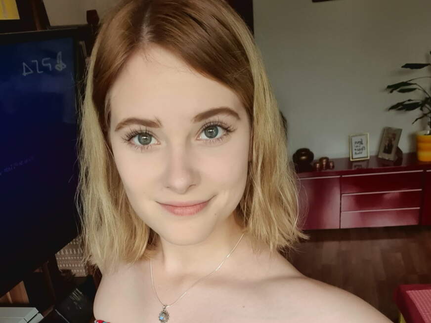 Heute stellen wir euch die 24 Jahre junge LovlyLuna von Scout69.com vor! Sie ist noch ganz neu und vielleicht passt es bei euch!? Du kannst jetzt direkt und kostenlos auf ihren Profil mit ihr in Kontakt treten:
Zum Profil von LovlyLuna: bit.ly/31YYWDE