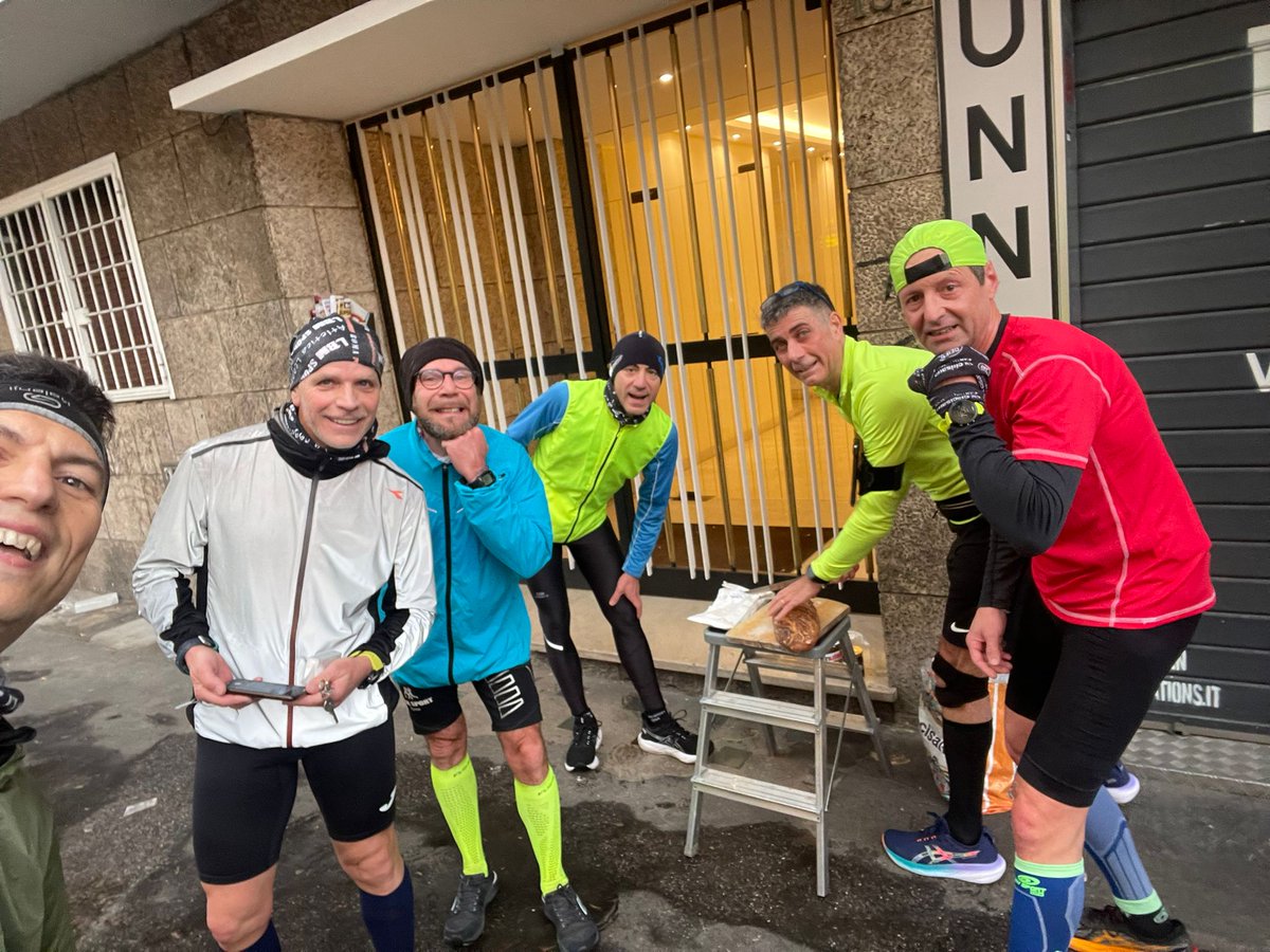 menclamen's tweet image. Morning run and my home-made bread as prize.
Bread with mortadella, nutella, and nocciomiele.
That was my day start 🏃‍♂️🤩🍞😋
#mybread 
Good night to you all!!!
😀😃😀😃