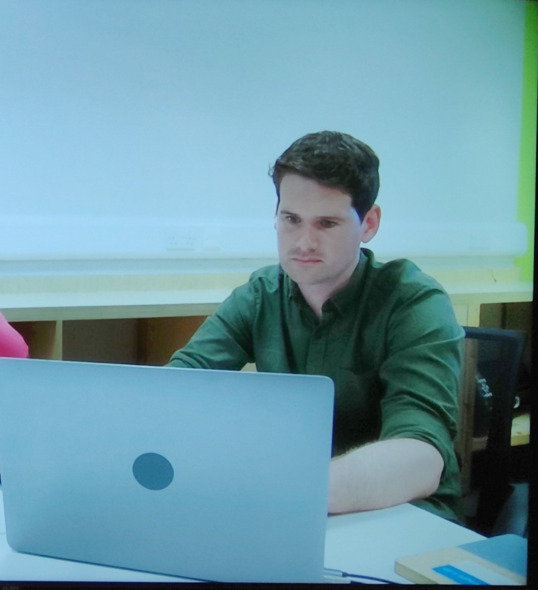 Moment of silence for this weeks suffering Graphic Designers

#TheApprentice #TheApprentice2023