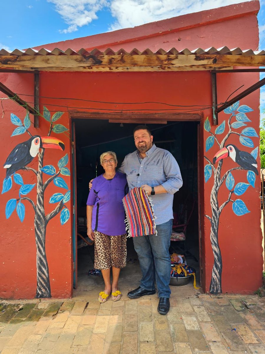 El senador y pdte de <a href="/HagamosParaguay/">Partido HAGAMOS</a> <a href="/patrick_kemper/">Patrick Kemper</a> visitó en Carapegua a la sra Irene, quien confecciona artesanalmente Poyvi

Kemper mencionó q los adultos mayores tienen ganas de seguir trabajando, pero sobre todo mucha capacidad, solo q necesitan más apoyo