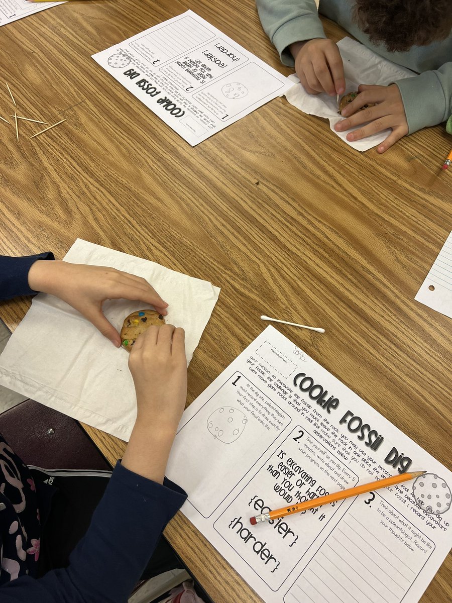 MissEllington_'s tweet photo. 🍪cookie fossil dig🍪 https://t.co/AX4H8mxSmG