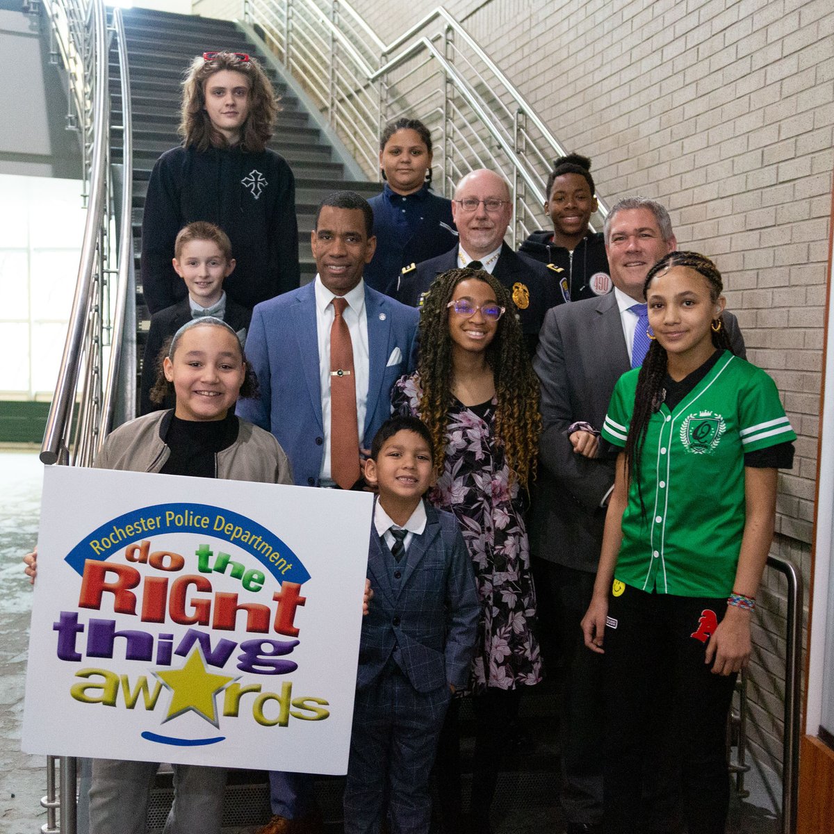 Today, Mayor Evans joined County Executive Bello at a Do the Right Thing Awards (DTRTA) ceremony to recognize students who have gone above and beyond to make a positive difference in our community. To learn more about DTRTA or nominate a child, visit cityofrochester.gov/dotherightthing