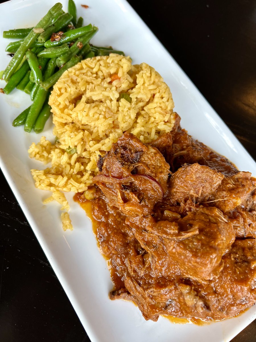 March Special - Greek Cinnamon Beef. Savory, slow-cooked beef in exotic spices including thyme, cumin, ginger, bay leaves & cinnamon and tomatoes. Served with sautéed green beans & rice.

#chicagorestaurants #chicagofoodie  #chicagofoodscene #southportcorridor #wrigleyville