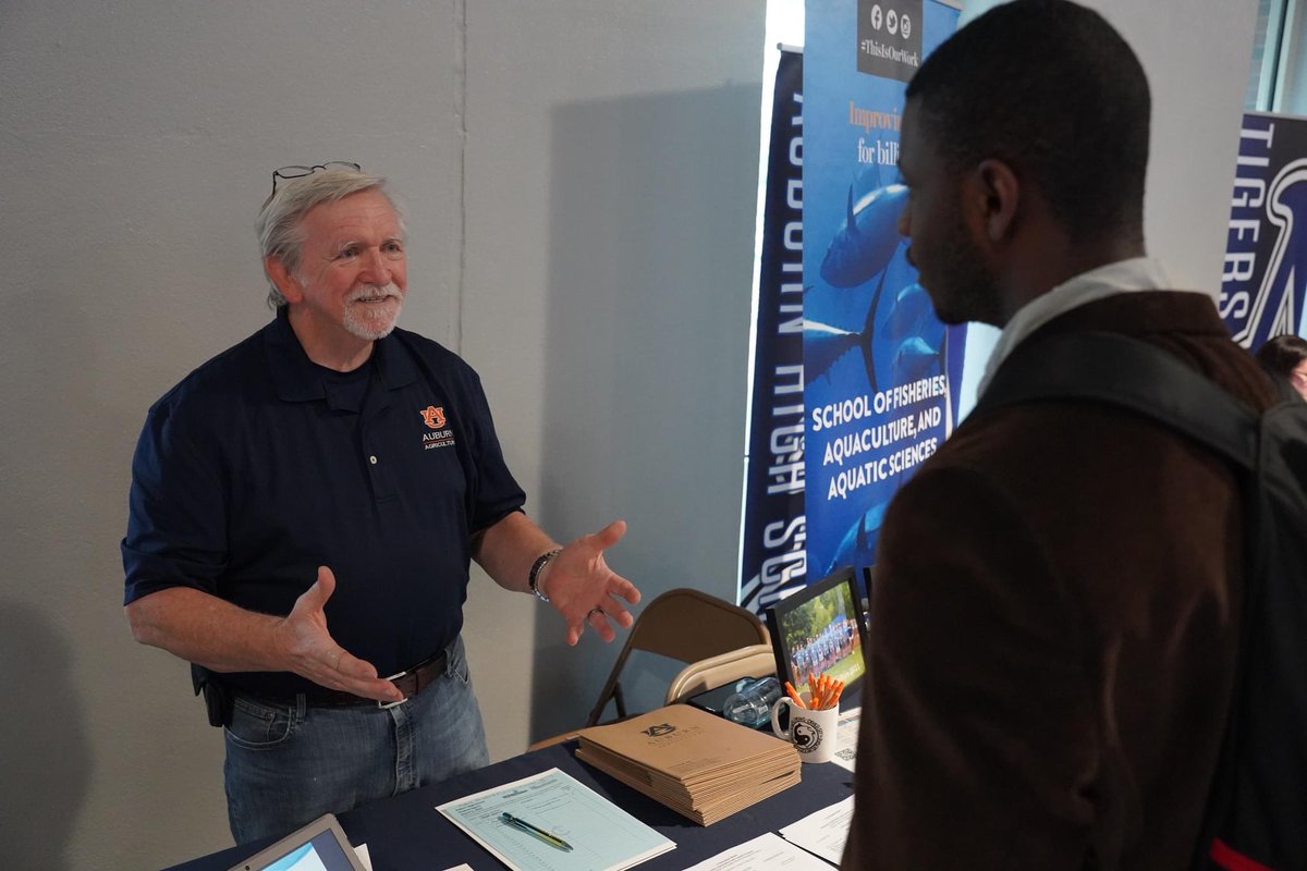 AuburnCityEdu's tweet photo. MAKING CONNECTIONS💯: Auburn High School held a Career Fair with more than 60 employers in attendance!
#AuburnCitySchools

Click the Link Tree in our bio to see more on Facebook or Instagram! https://t.co/eywkLpDptf