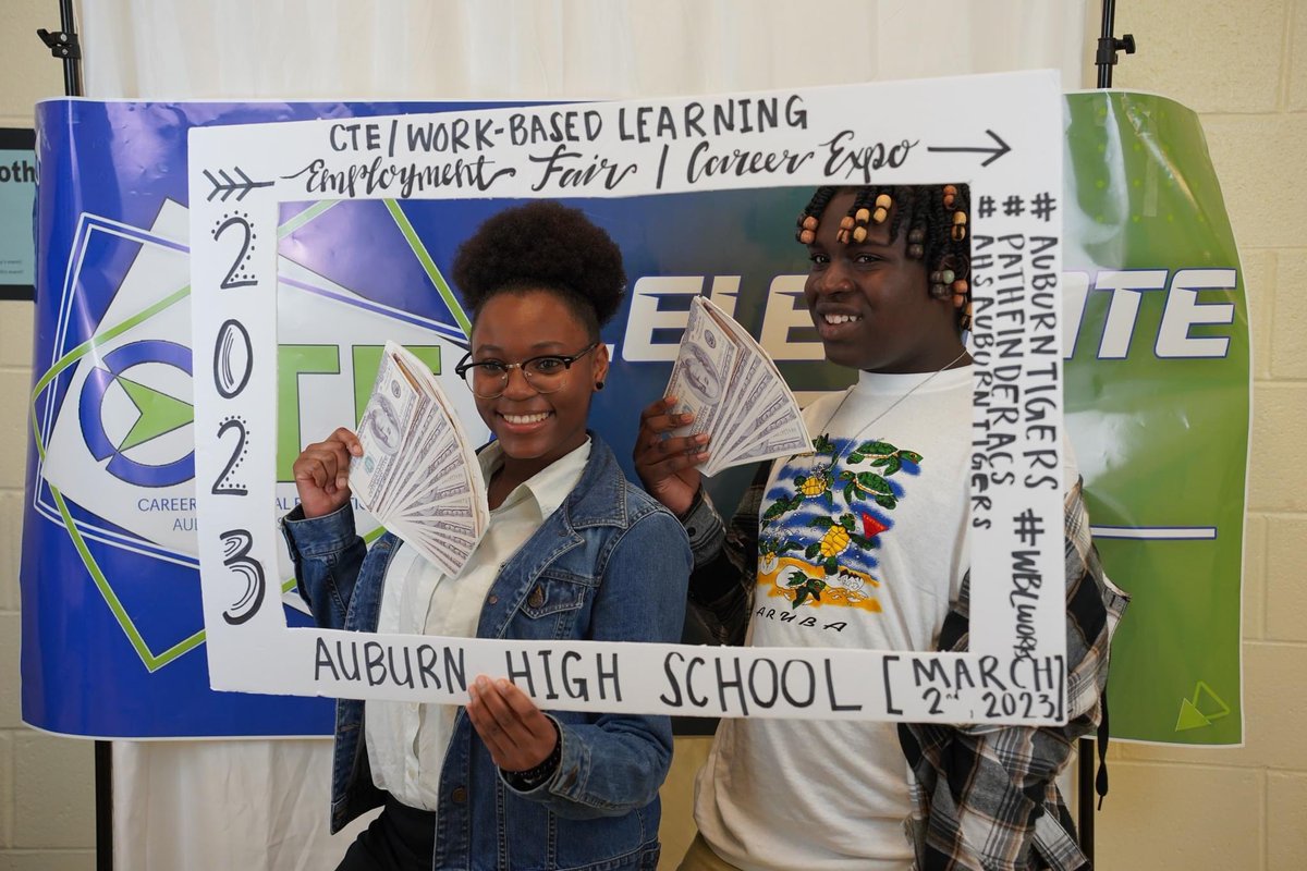 AuburnCityEdu's tweet photo. MAKING CONNECTIONS💯: Auburn High School held a Career Fair with more than 60 employers in attendance!
#AuburnCitySchools

Click the Link Tree in our bio to see more on Facebook or Instagram! https://t.co/eywkLpDptf