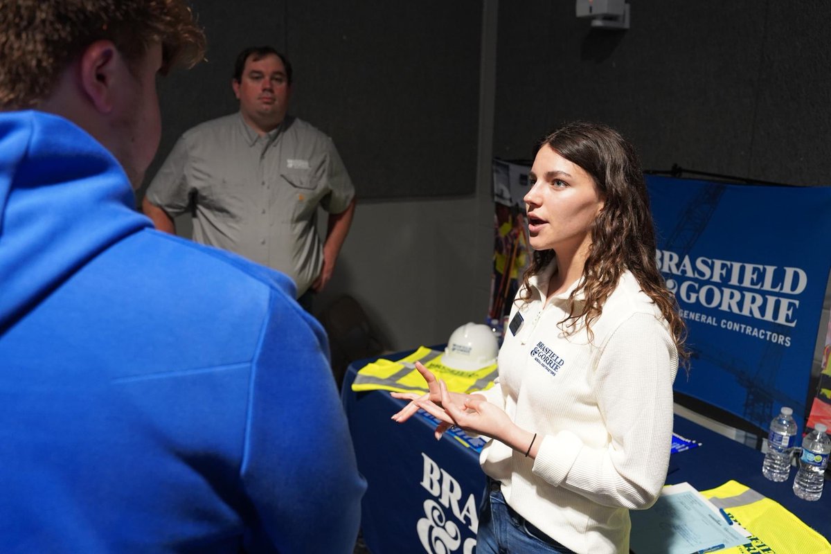 MAKING CONNECTIONS💯: Auburn High School held a Career Fair with more than 60 employers in attendance!
#AuburnCitySchools

Click the Link Tree in our bio to see more on Facebook or Instagram!