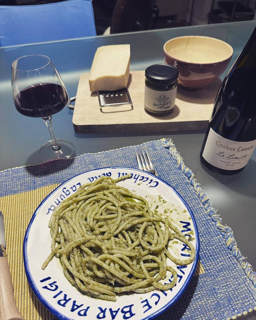 gillespudlowski's tweet photo. Les #spaghetti au pistou des copains : avec le #pesto vert au basilic de ma copine @luanabelmondo.officiel, le parmesan de mon vieux pote @antonio_giuseppe_santini, le #pinotnoirlalimite de l’ami #georgeslorentz à #bergheim, les #spaghettoni de #benedett… https://t.co/JYkGRuzzkl https://t.co/By6y3nqX2j
