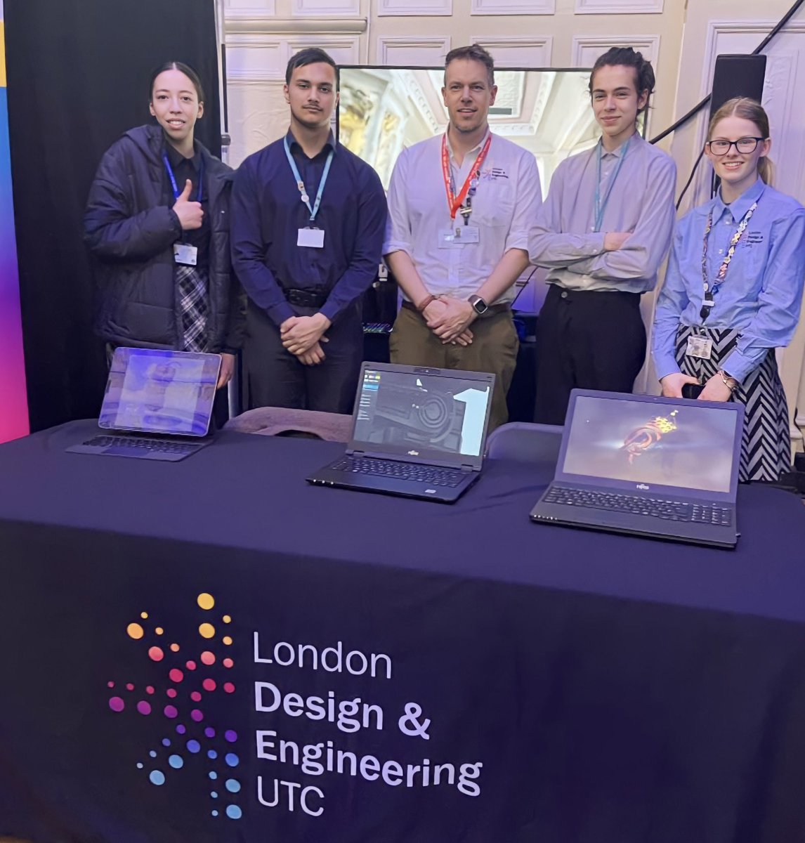 This week, Digital Media learners demonstrated digital and data skills on the LDE stand at the Newham Data Campus Discovery event! A fantastic event &amp; proud teacher moment!
#data #digital #edtech  #NewhamSparks <a href="/LDEUTC/">LDE UTC</a>