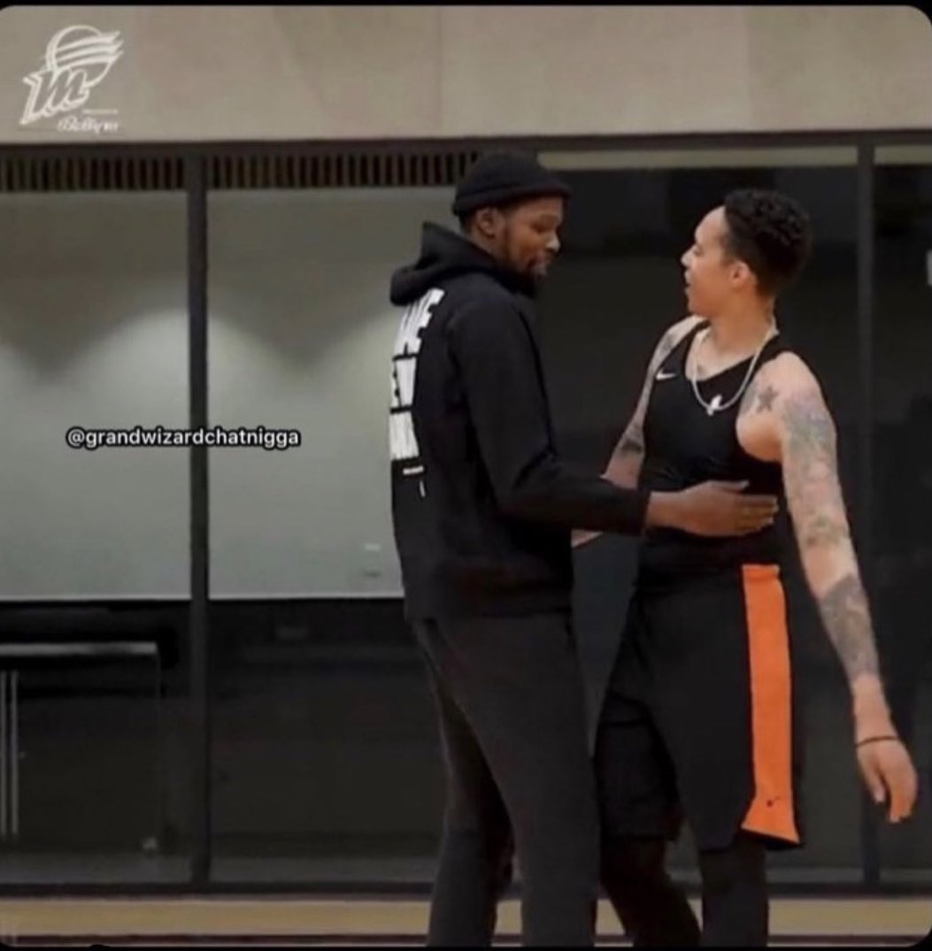 Hoopss's tweet photo. The first time I seen KD with a girl https://t.co/ROmEoMzx0e