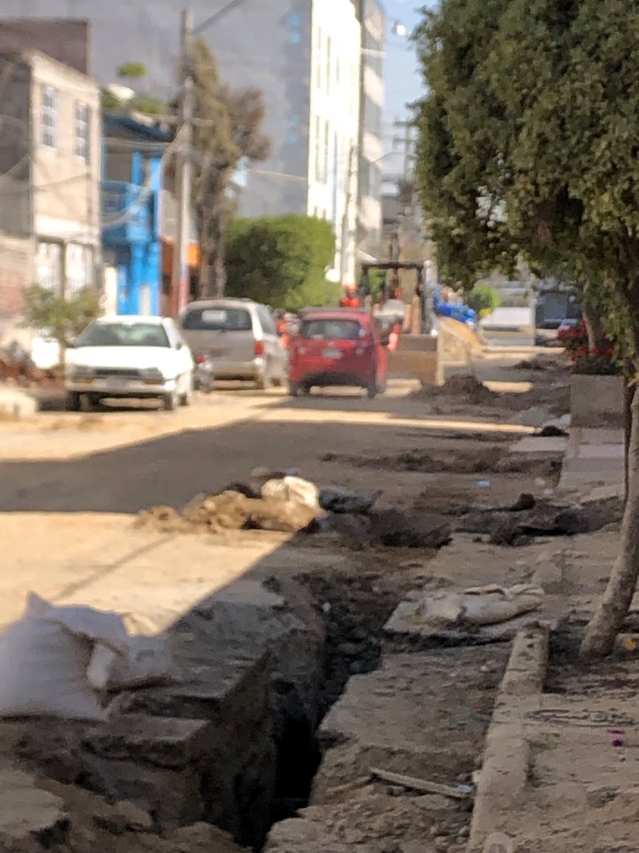 alhe_mc's tweet photo. @GobNeza Cual agua????? En las flores estamos a cuenta gotas, las obras públicas que inicaron en noviembre el año pasado no han sido terminadas. Le escribo mil tweets y usted brillando por su ausencia, como el agua.#contribuyente #Agua #60Aniversario https://t.co/qonzLQQYC9