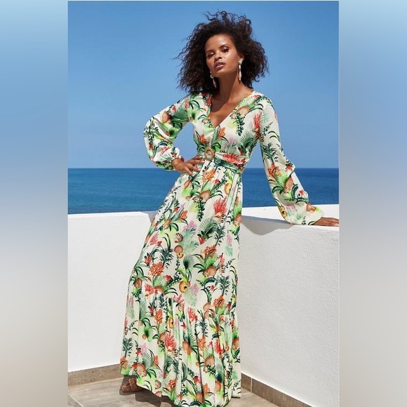 fireupqueen's tweet photo. So good I had to share! Check out all the items I'm loving on @Poshmarkapp #poshmark #fashion #style #shopmycloset #bostonproper: https://t.co/BjmE3x8XN2 https://t.co/XkBonOoVaF