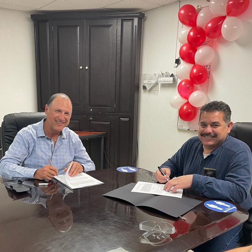 UTnortecoahuila's tweet photo. Firmamos convenio con la empresa #PKCgroup de Piedras Negras, con el fin de establecer bases para la coordinación entre empresa y universidad en materia de realización de prácticas o estadías profesionales para nuestros estudiantes. #CorrecaminosSiempreAdelante #NuevoRumbo https://t.co/id6SsUXUEM
