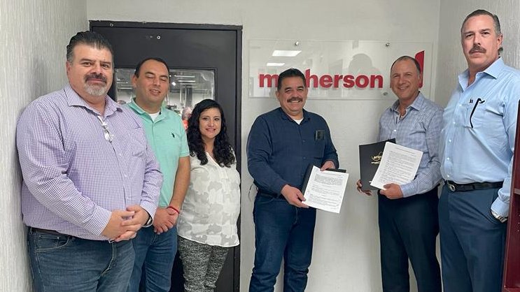 UTnortecoahuila's tweet photo. Firmamos convenio con la empresa #PKCgroup de Piedras Negras, con el fin de establecer bases para la coordinación entre empresa y universidad en materia de realización de prácticas o estadías profesionales para nuestros estudiantes. #CorrecaminosSiempreAdelante #NuevoRumbo https://t.co/id6SsUXUEM
