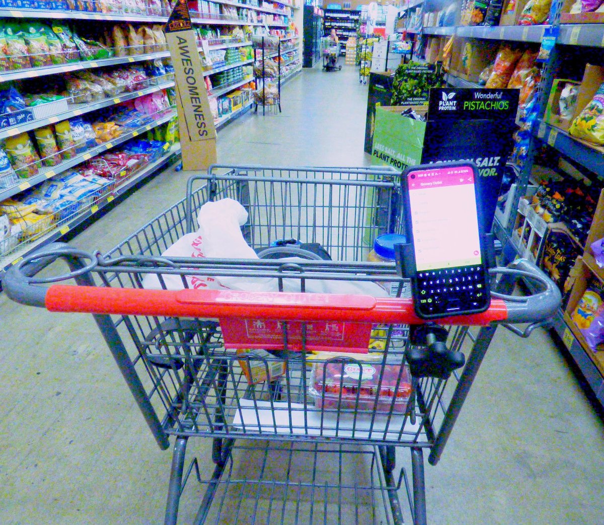 DaveMalby's tweet photo. It is EASIER to Shop With 2 Hands! #GripTough #CamStand Cart/Buggy Phone Clamp/Mount https://t.co/6ryTb5o73R https://t.co/jwQPC7b6P8