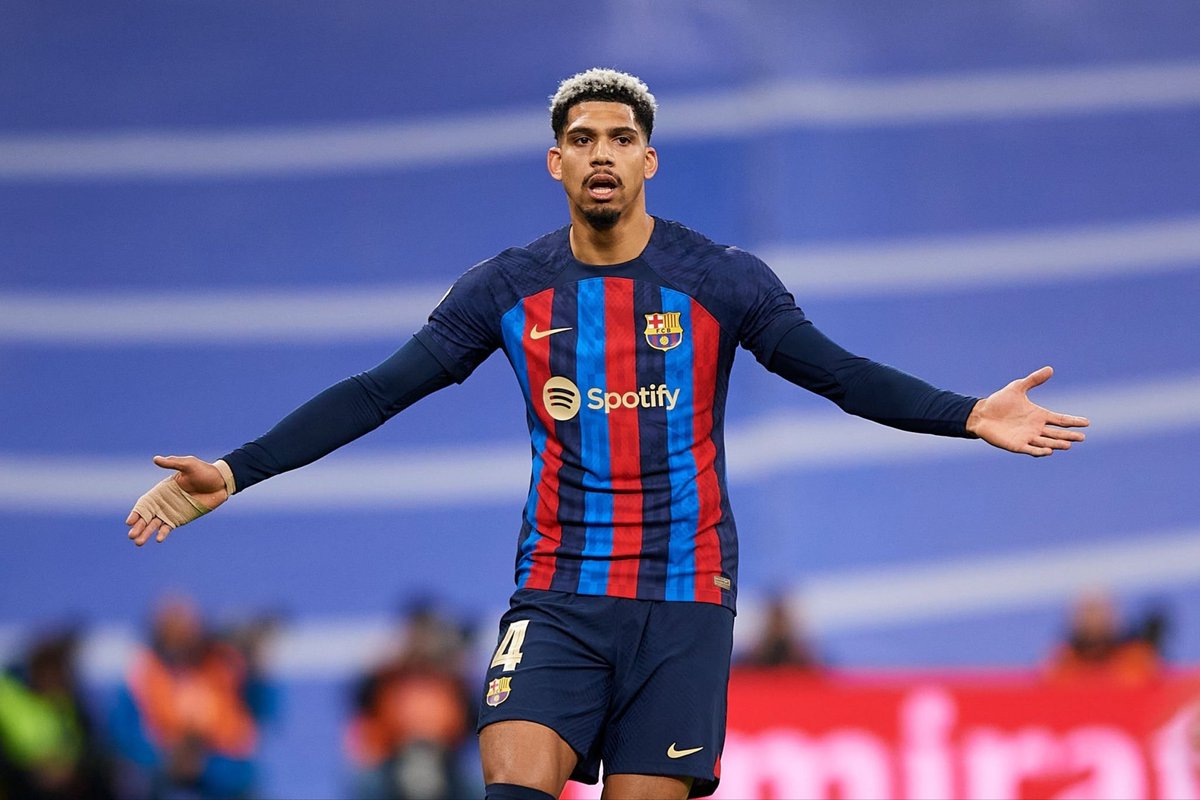 Si Ronald Araújo es el mejor defensor del mundo se dice y no pasa nada. NIVELAZO🔥