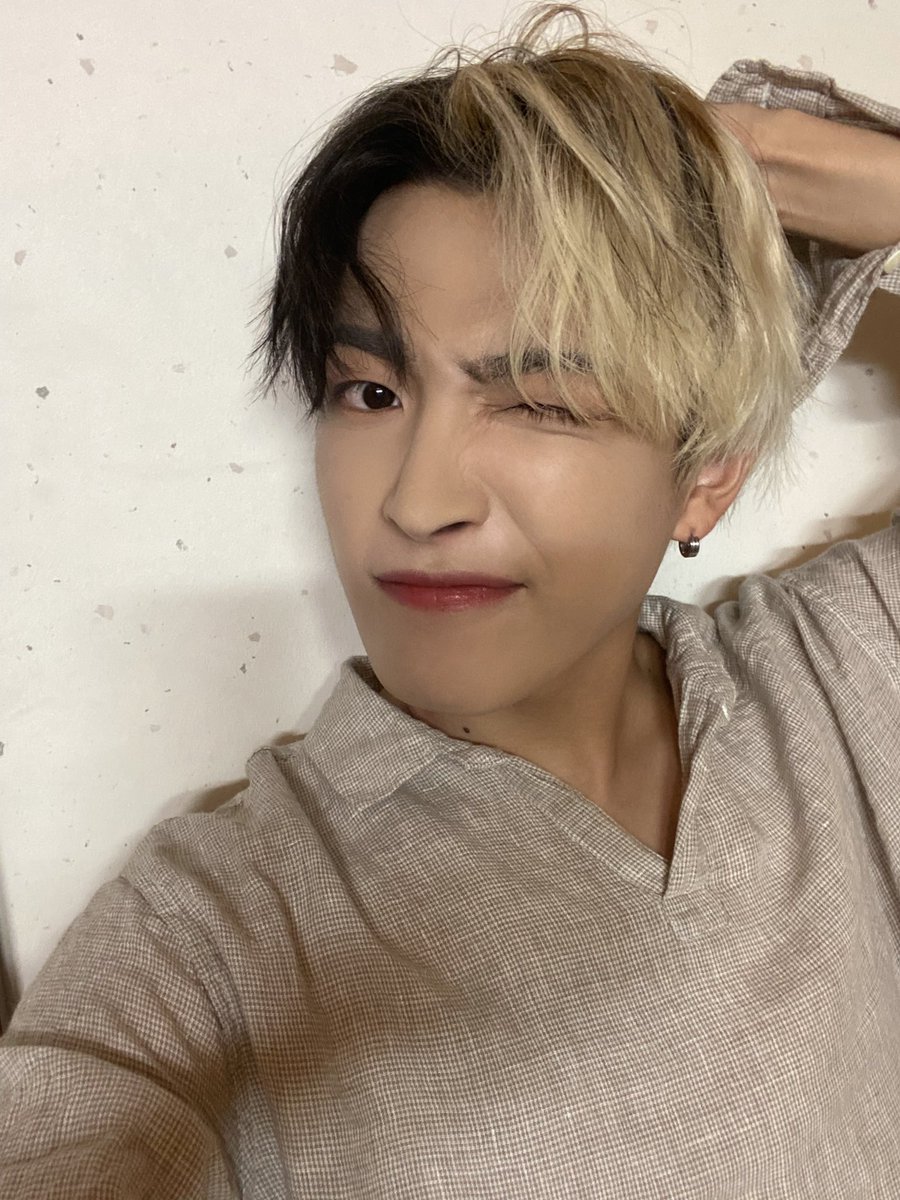 montinyash's tweet photo. @minsoobkie This Hongjoong look 🤭 https://t.co/XW2eOFBdcu