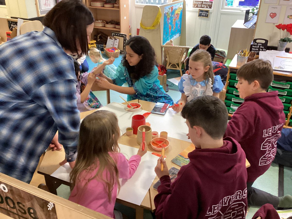 WorrygooseEYFS's tweet photo. World book day art work is so much better with friends! FS and  Y6 have had so much fun in their collaboration of mixed media art inspired by “The Ugly Five” by J Donaldson
#someonetolookupto #worldbookday #JuliaDonaldson #learningtogether https://t.co/jmNhAgzW2F