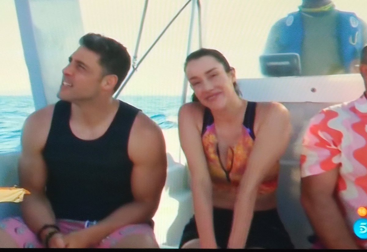 anne1360_'s tweet photo. JJ a Adara "siempre que hablo contigo se me dibuja una sonrisa por todos los momentos que hemos pasado juntos " #SVGala1
😍😍😍😍😍😍😍 JJ es Adaristas 💜💜💜💜💜☺️ #AdaraSv2M https://t.co/eTBhatry0J
