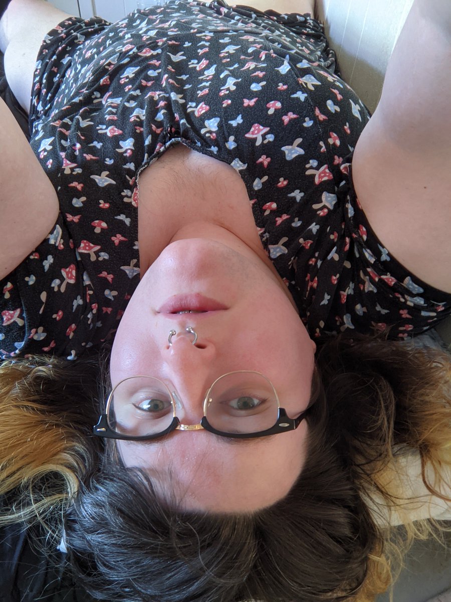 yurirando's tweet image. anyway, i'm alive, if you can call it living