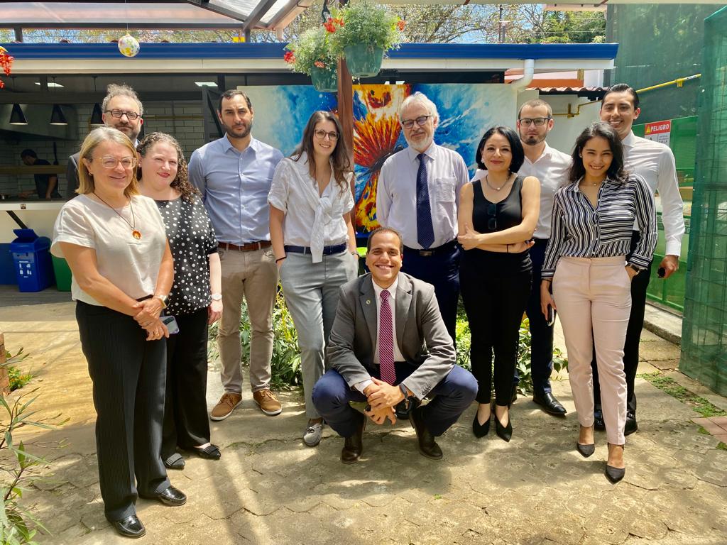RELIALred's tweet photo. La mesa directiva de #Relial en el mariposario, un lugar icónico de #CostaRica, país rico en turismo y recursos naturales, pero sobre todo en capital humano al cuidado de sus instituciones democráticas. 🇨🇷👏 https://t.co/E70cTWOWEv