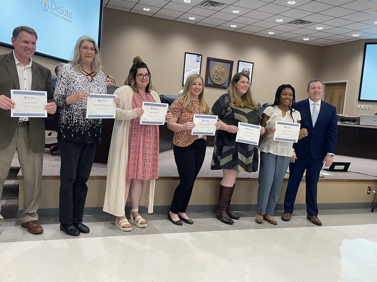 Congratulations to Mrs. Jessica Benson for being recognized as Greenbrook Elementary School's Teacher of the Year! We know how hard our EL teachers work, and we love when they are recognized for it beyond the realm of EL! 🎉