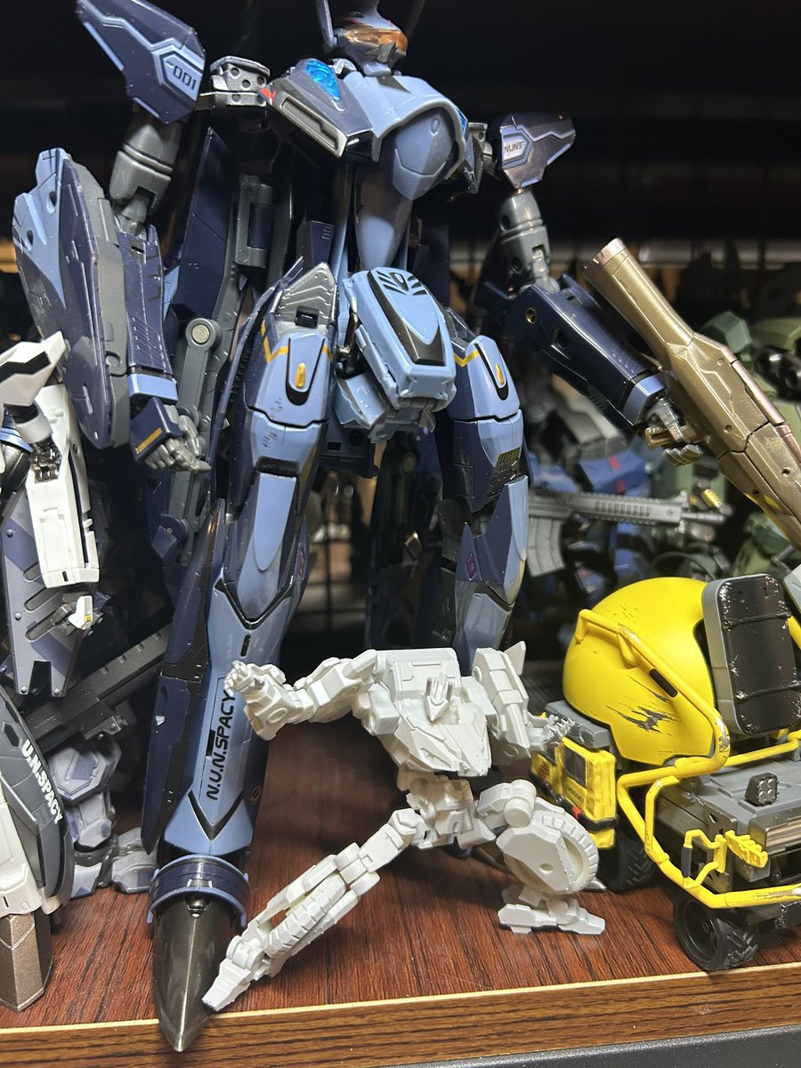 LAS91214 On Twitter 1 60 Scale 