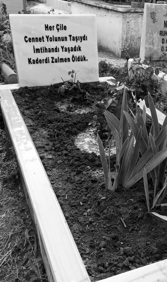 3 Mart 🖤
Sen esas alemi seçtiğinden beri, ben o saniyede bittigimden beri😭.."

Dünya bildiğin dünya değil, ülkem ben gibi yaşayan ölülerle doldu😭..

Duyarsanız bi gün öldüğümü "o zaten 3 martta ölmüştü" dersiniz...
#ÖnderAteş Ruhuna fatiha🤲
