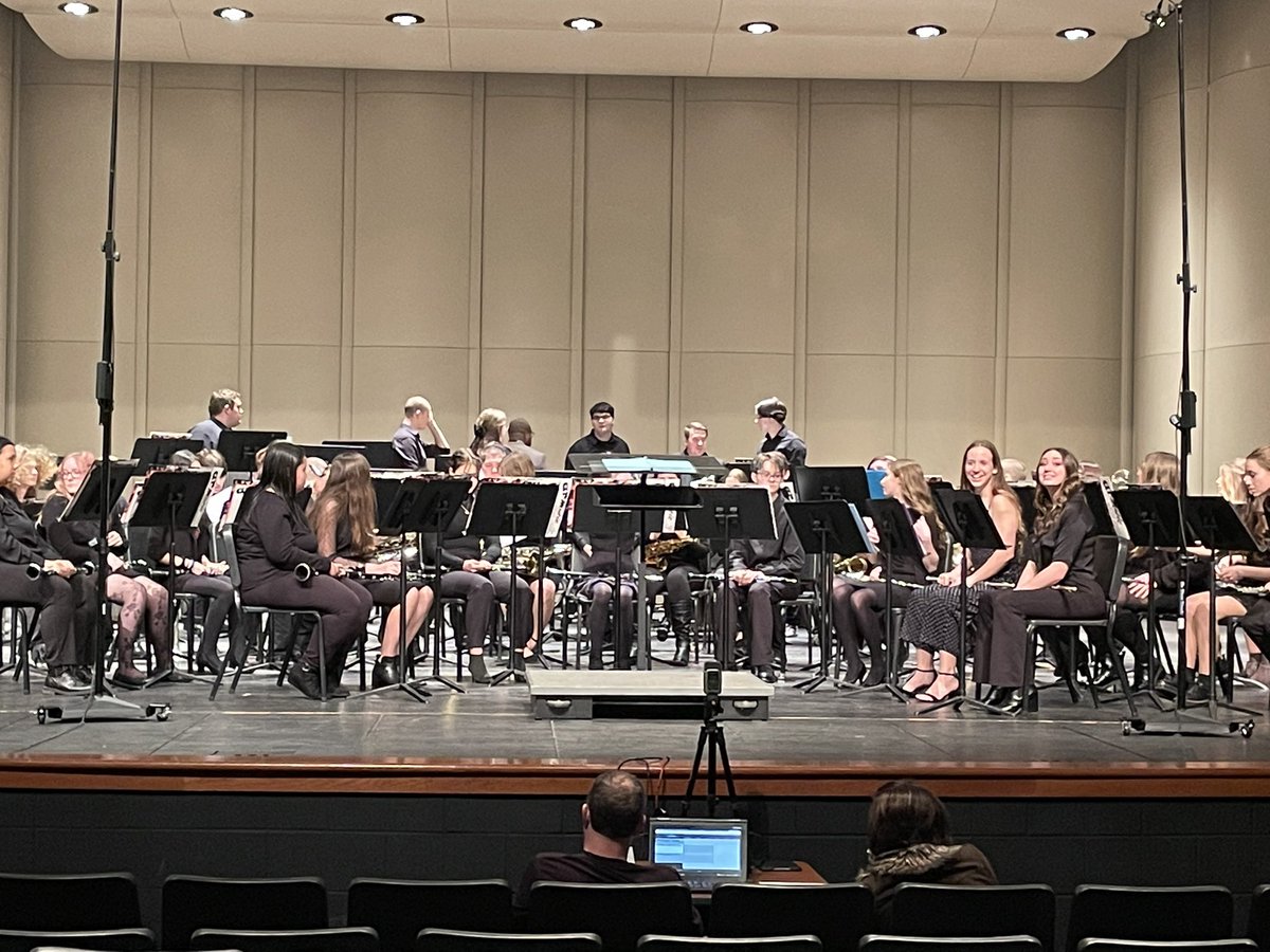 douglas_mentzer's tweet photo. THS Concert Band qualified for State this morning. I had the opportunity to watch our symphony band this afternoon. Sheer power and emotion!!! #yes2tps #band #symphony https://t.co/r3FTfzp2iR