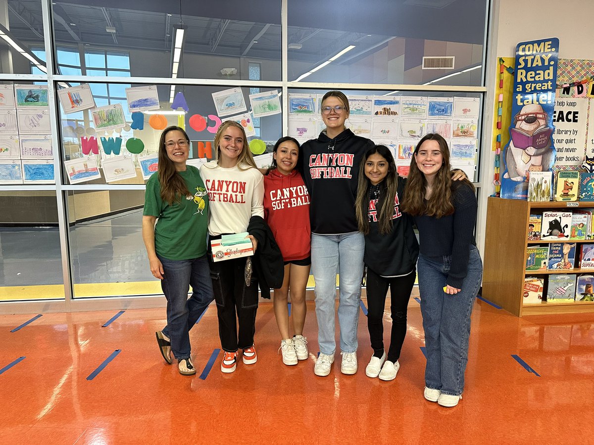 stindtheathernb's tweet photo. @AthleticsCanyon @Nbcanyonsoftba1 FES 
Dr. Seuss day https://t.co/efA8xBr2Er