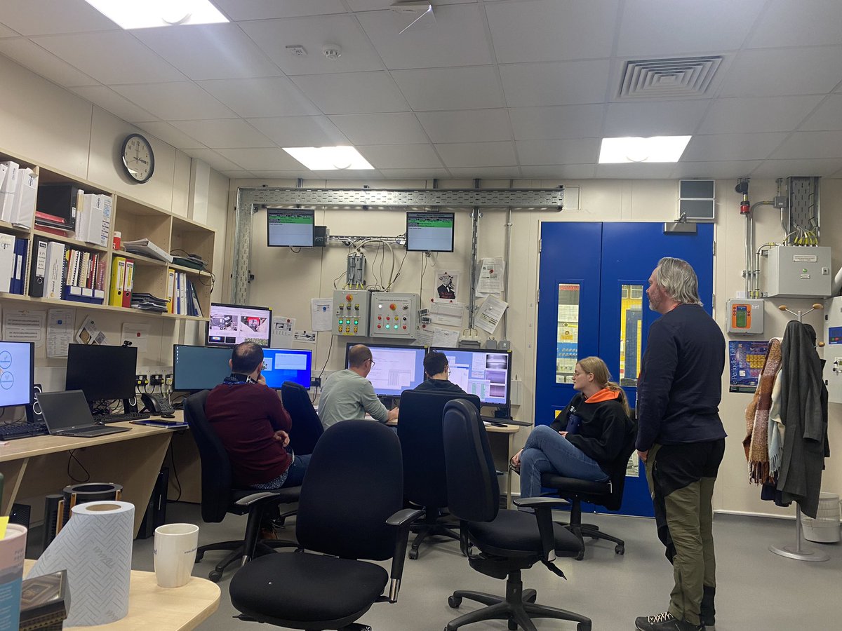 Just going with the flow…crystallisation on I19 at <a href="/DiamondLightSou/">Diamond Light Source</a> great team! @BGaltry, <a href="/ChemKarenR/">Karen Robertson</a>, Andy, Mark and Gabriel 🫧