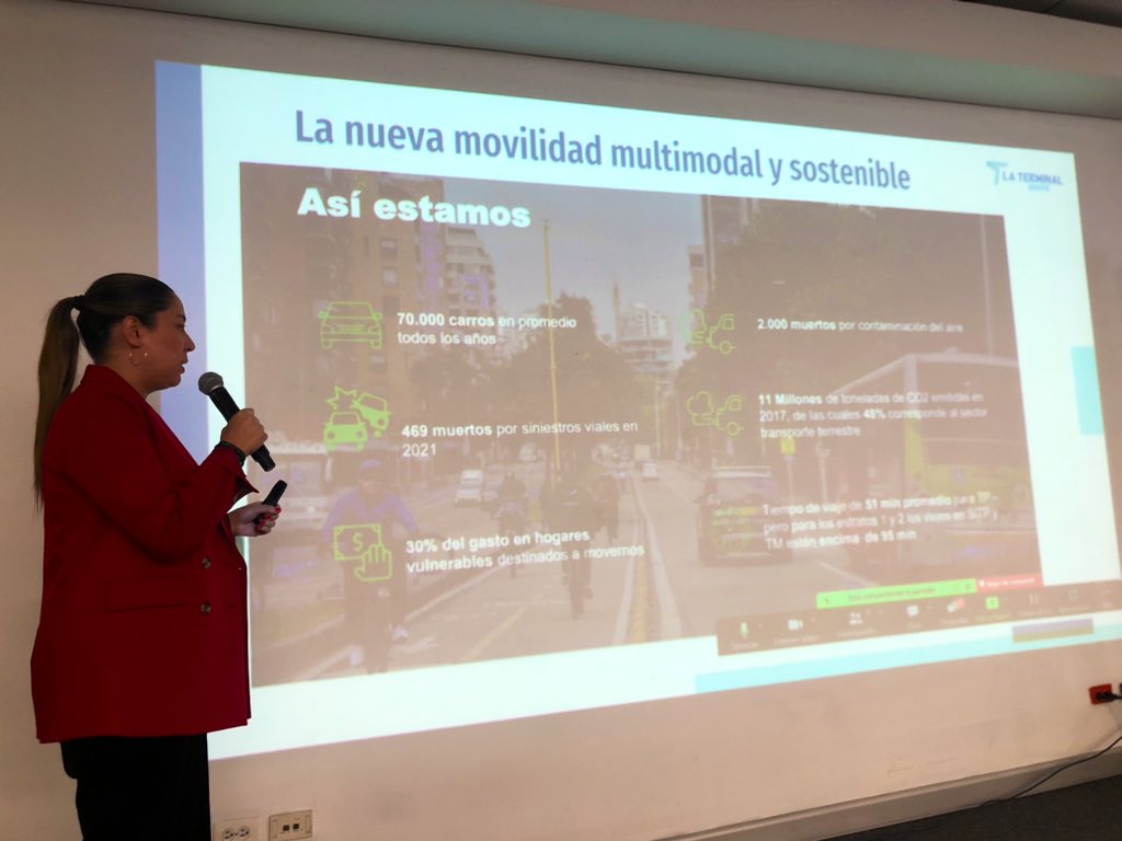 paminagonzalez's tweet image. “Actualmente #TerminalBogotá avanza hacia el desarrollo de infraestructuras que permitan la integración de los diferentes modos de transporte a través de los Complejos de Integración Modal (CIM)” @AnaZambr11 gerente @TerminalBogota en evento #ClústerLogística Fe @camaracomerbog