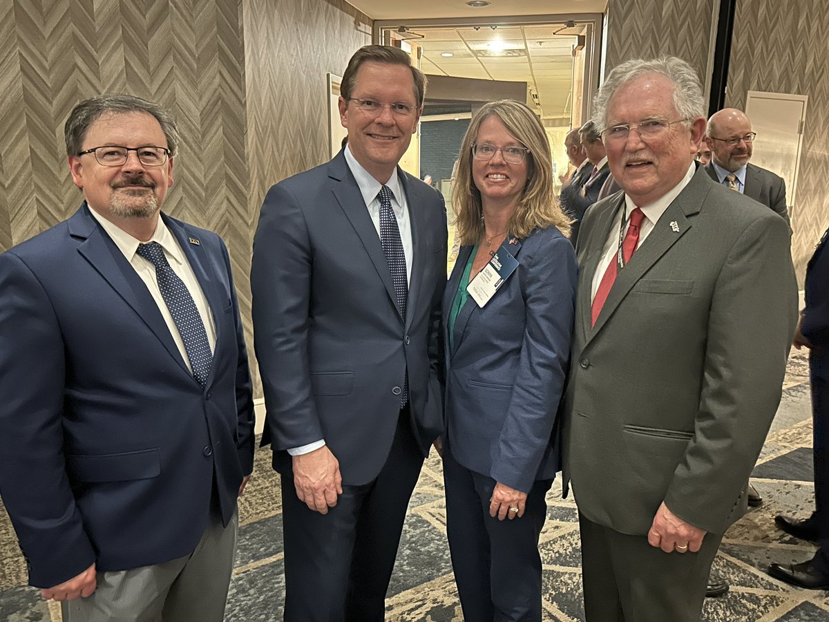 SonyaMRimmer's tweet photo. Electric Cooperative Day on the hill, VEC Volunteer Energy Cooperative - Official leaders  met with state legislators in Nashville to discuss issues important to the cooperative. #broadbandforall #coopscare #everyvotematters https://t.co/TMtMQe0Ju6