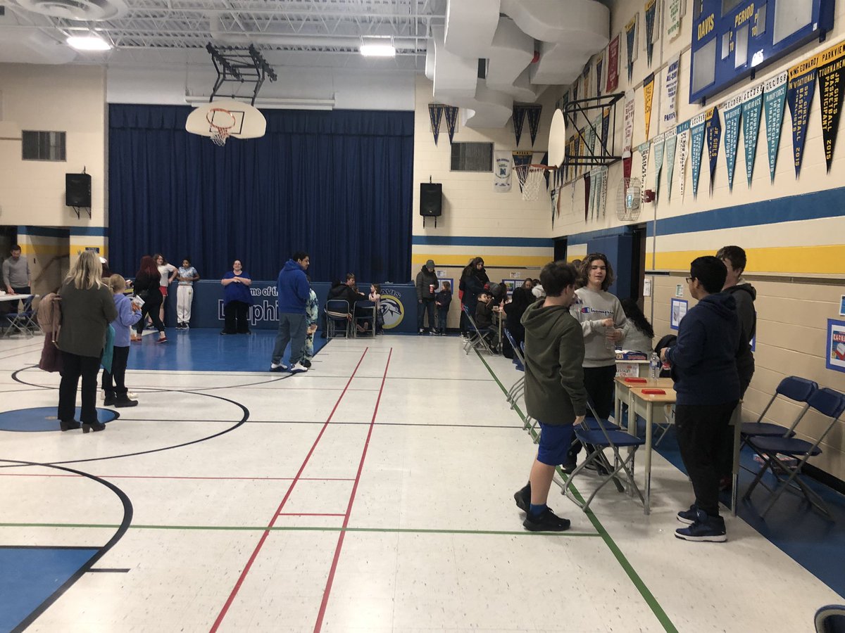 williamdavisps's tweet photo. The Davis Families are enjoying the Math Game Event @williamdavisps hosted by parent council @mrscottydallen @cmills_gecdsb @gecdsbpro https://t.co/aNLs7flw1d