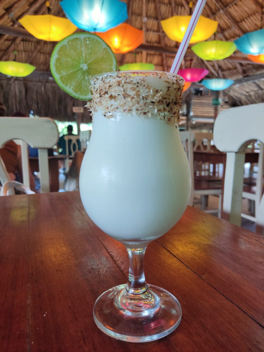 bethsabecastro's tweet photo. #EnCaliNosRefrescamos con una limonada de coco... aguanta https://t.co/QkhAoAi7PZ