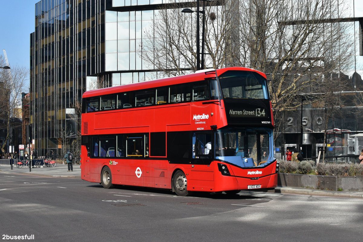 flic.kr/p/2ojSjpo WDE2769, a @Wright_bus Electroliner currently being trialed with Metroline, is seen turning onto Euston Road opposite UCLH on trial this afternoon in the sunny weather.
