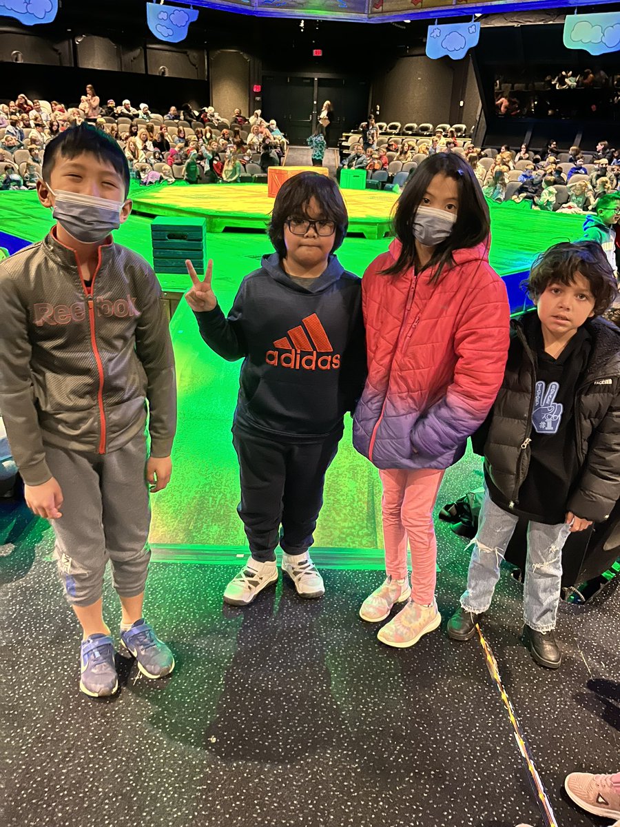 ELforestfriends's tweet photo. Newcomers enjoyed a field trip to @MarriottTheatre #pvlearns #oned46 https://t.co/p99ryATziu