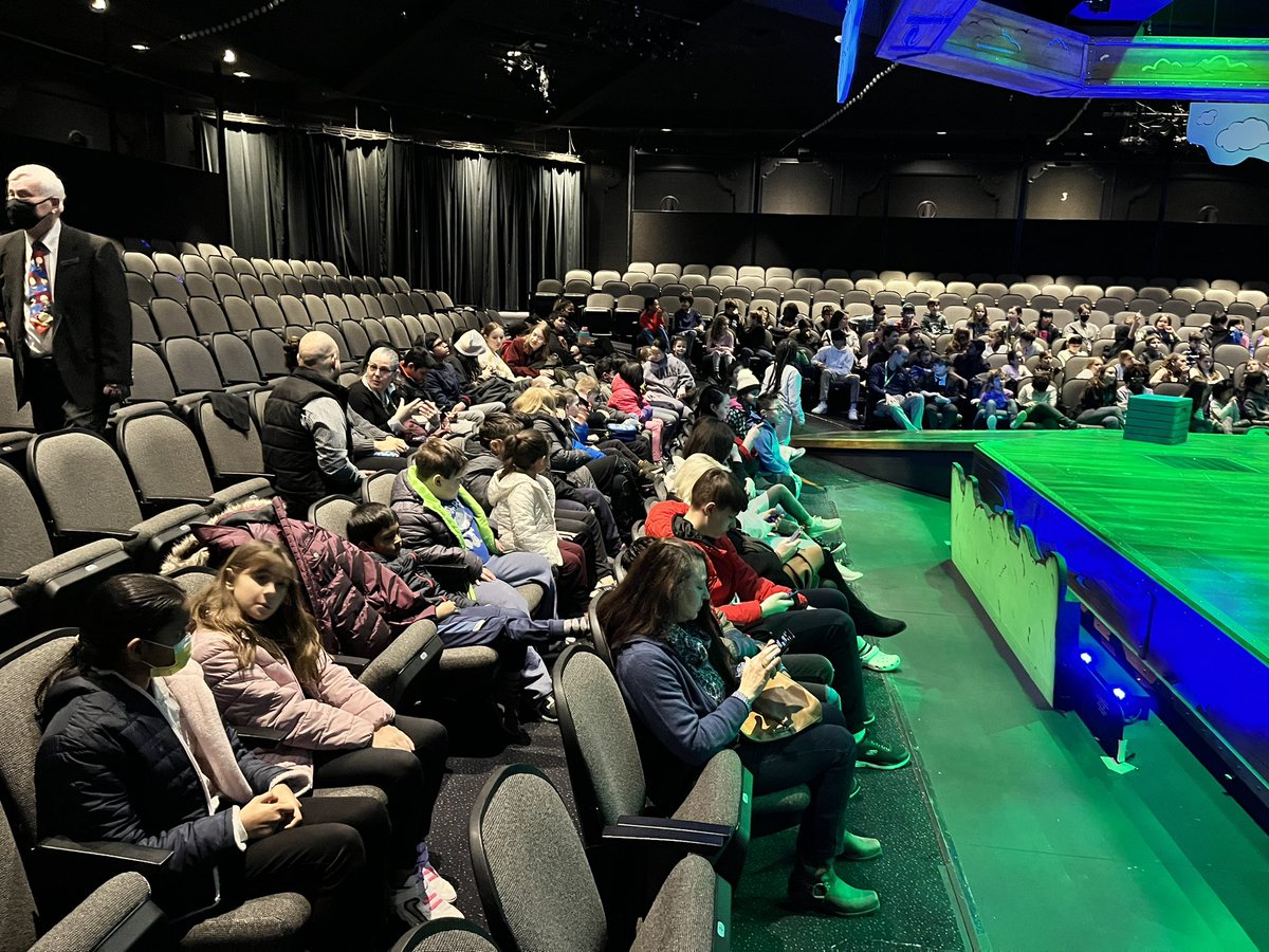 ELforestfriends's tweet photo. Newcomers enjoyed a field trip to @MarriottTheatre #pvlearns #oned46 https://t.co/p99ryATziu