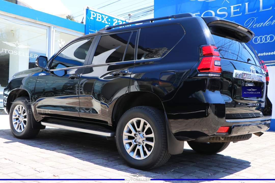 AUTOSELLER2's tweet photo. #TOYOTA 🇯🇵
🚘 #LandCruiser #Prado VX
✅Modelo 2019
✅De agencia c/record
🏎Motor 3.0L #Turbo #Diésel 
✅#4X4 
💼Rieles Porta Equipaje 
⚙️Automática 
⚜️ cuero 
🔑2 Llaves 
✅3 Filas 
📷 y Sensores 
✅Estribos 
✨Led
🛞Aros R/18 
🔥Precio:Q514,995
📲 WhatsApp:5203-8291
#guatemala https://t.co/UJmasxL1BH