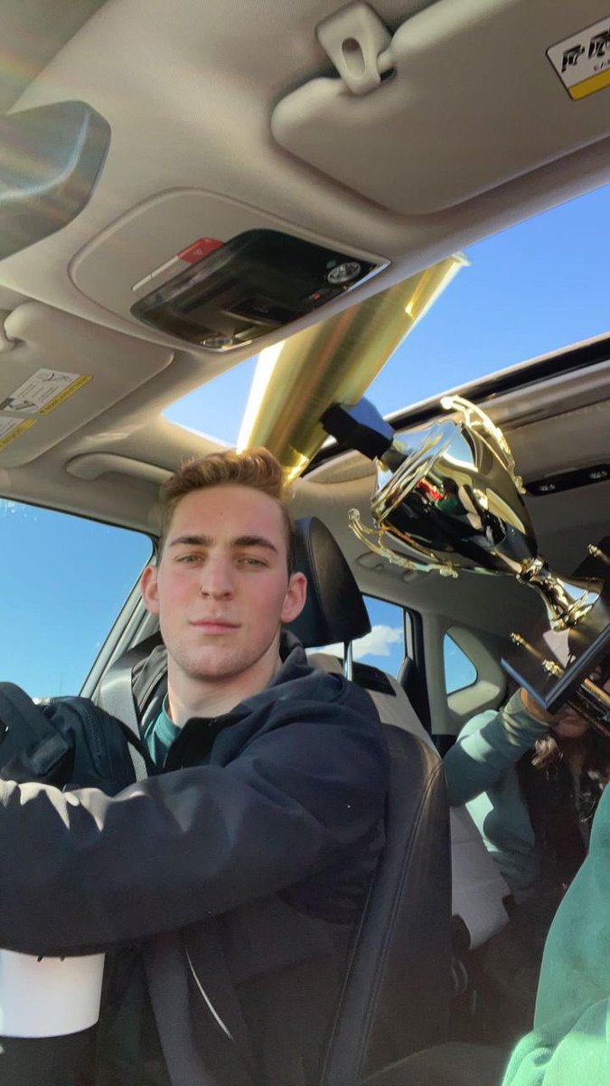 ca_denverco's tweet photo. Just call on the coaches when you need to get the job done, specifically, Coach Jake. ☀️🏆
#NotAllHeroesWearCapes #TheWorkIsWorthIt #PreciousCargo #OverheadBin #AlwaysASun https://t.co/IfTNfJyITD