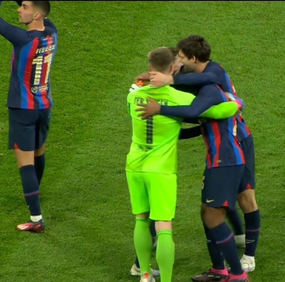 Pesgrau's tweet photo. O Barcelona tava muito desfalcado, mas não teve jeito, camisa pesou!

O MAIOR DA ESPANHA VENCEU! https://t.co/SbqnRNjFtt