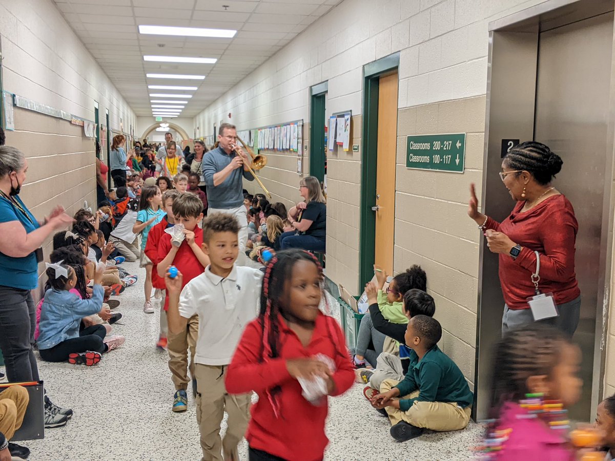 moore_magnet's tweet photo. Students at Moore read Trombone Shorty @Tromboneshorty today. 

After that, they created their own instruments…then participated in a Mardi Gras parade with a real trombone player and their own instruments 🎉🎊

#STEAMAcrossAmerica 
We are #MooreTogether https://t.co/Kw07XCMqmr