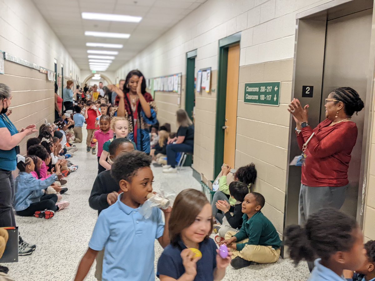 moore_magnet's tweet photo. Students at Moore read Trombone Shorty @Tromboneshorty today. 

After that, they created their own instruments…then participated in a Mardi Gras parade with a real trombone player and their own instruments 🎉🎊

#STEAMAcrossAmerica 
We are #MooreTogether https://t.co/Kw07XCMqmr