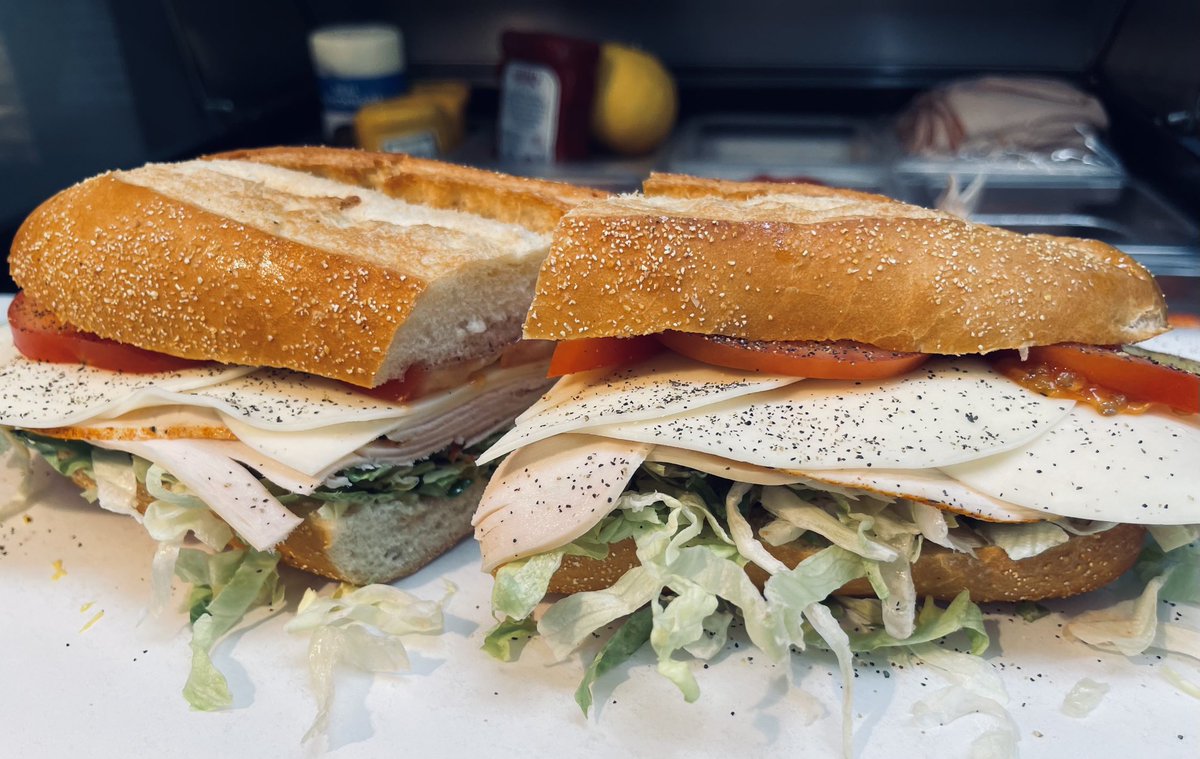 TBitonti's tweet photo. Fresh boarshead turkey sandwiches #domenicosbeaumont #domenicosglendora #sandwiches #foodie #pizza https://t.co/EQ3wO0EqWC