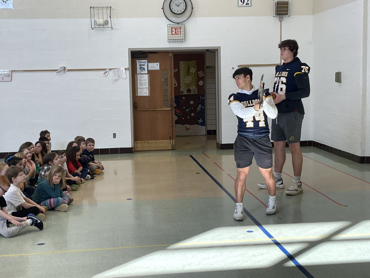 OFfootball1's tweet photo. Thanks to @mrskostrabaOF &amp; @MrsRSthirdgrade for having two of your former students @RoccoConti &amp; @DomRivera2023 come read to younger Bulldogs for “Right to read week” https://t.co/pO9z7dOU9L