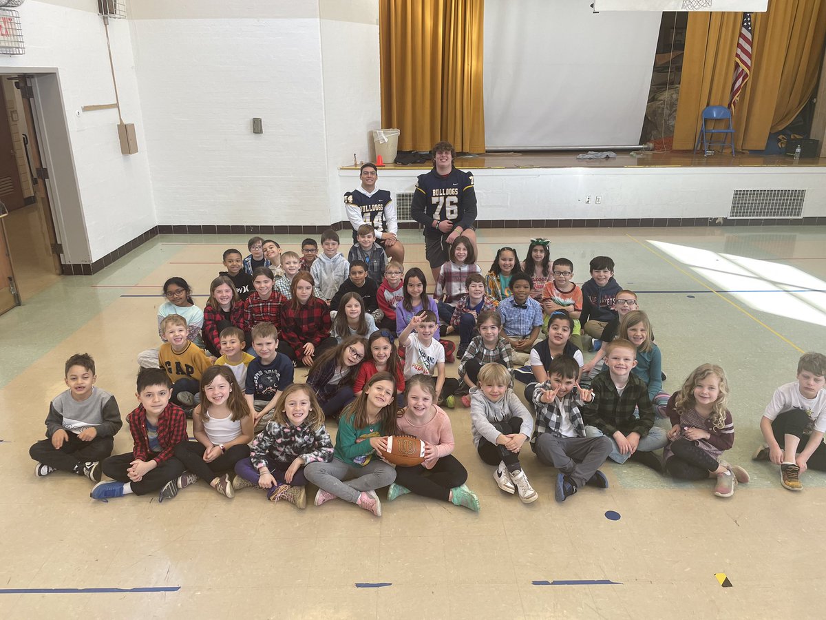 OFfootball1's tweet photo. Thanks to @mrskostrabaOF &amp; @MrsRSthirdgrade for having two of your former students @RoccoConti &amp; @DomRivera2023 come read to younger Bulldogs for “Right to read week” https://t.co/pO9z7dOU9L