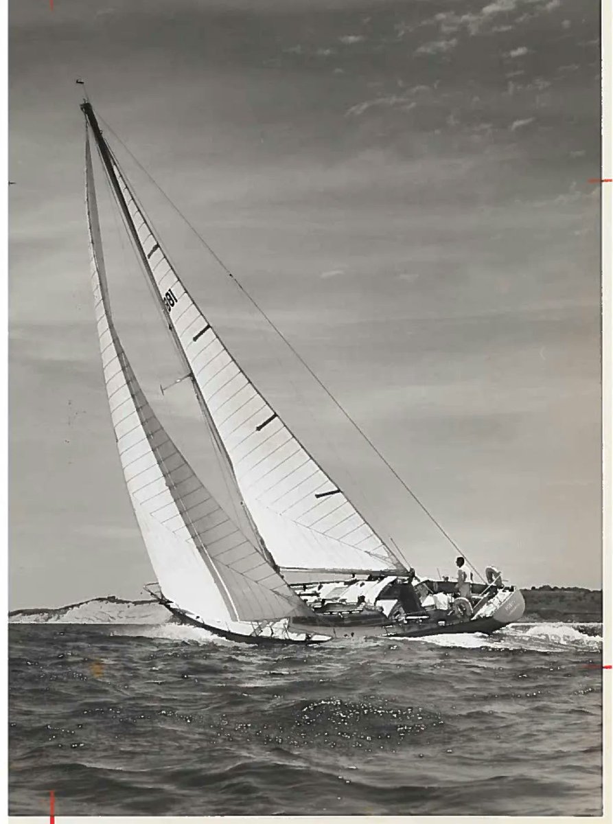 BIRaceWeek's tweet photo. Throwback Thursday gives us all the feels. Nothing quite as classic as a full sail. The boats may change, the wind stays the same.
#BlockIslandRaceWeek #BIRW #StormTrysailClub #BlockIsland #Sailing #Regatta #Sailors #Margaritaville #SailsUpFinsUp #FinsUp https://t.co/Rz73KgvgC1